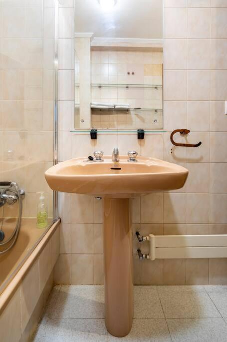 Apartamento Centro De Vigo Con Paking Gratuito Bagian luar foto